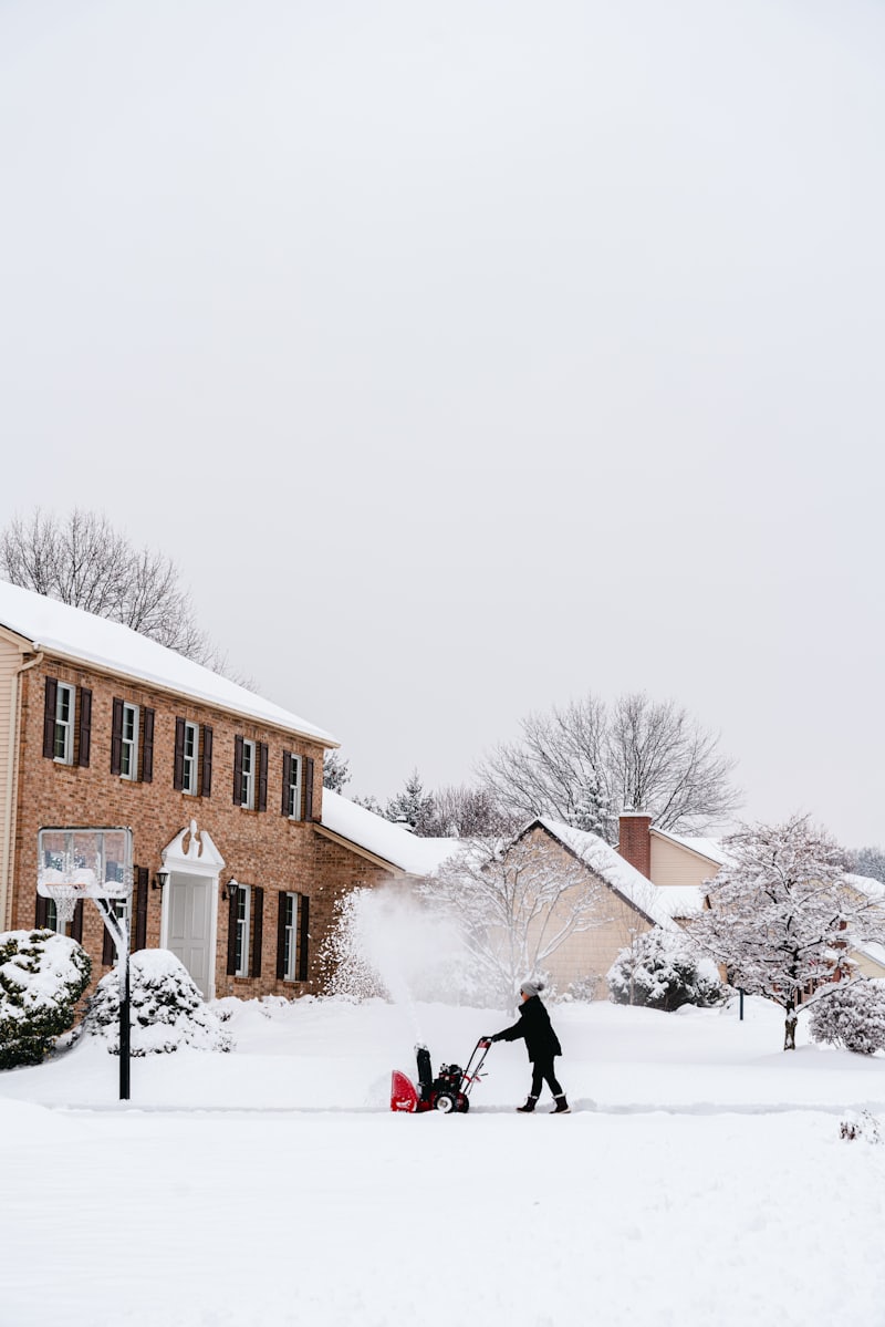 A snowed-in colonial